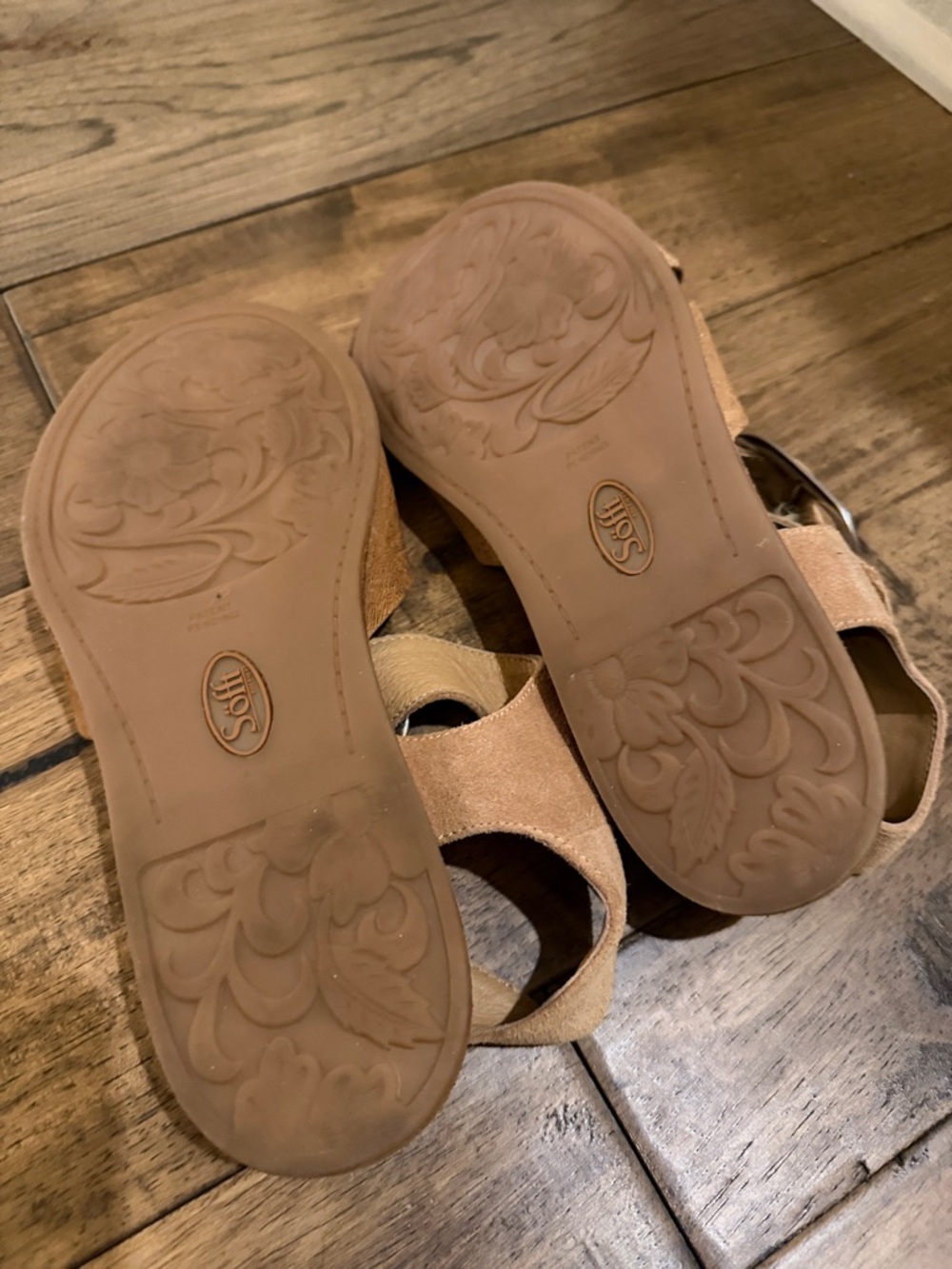Sofft Beige/Tan Metallic-Detail Suede Ankle-Strap Sandals - Picture 4 of 6